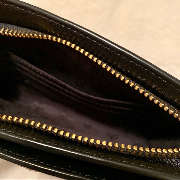 ✅SOLD ✅Tory Burch Robinson Saffiano Wristlet - Picture 6 of 8